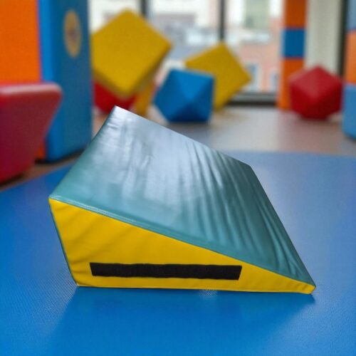 Cuña Larga Mediana 80×60×20 – Estimulación y Rehabilitación