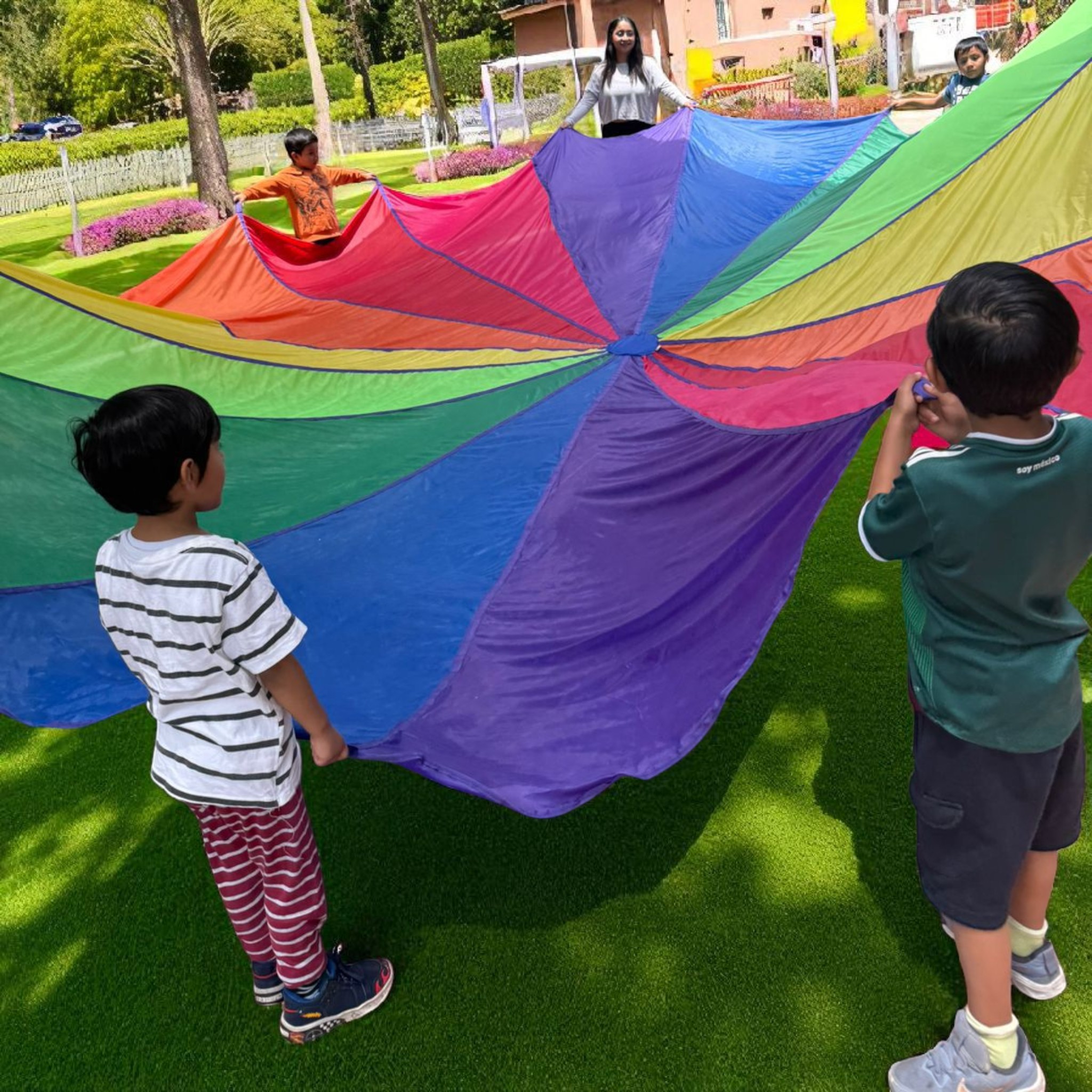 Paracaídas Arcoíris 6m - Juego Cooperativo de Estimulación - Imagen 3